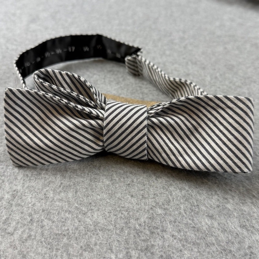 Onassis Skinny Bow Tie Gray White Striped Cotton Men's NWT Formal 14-18"